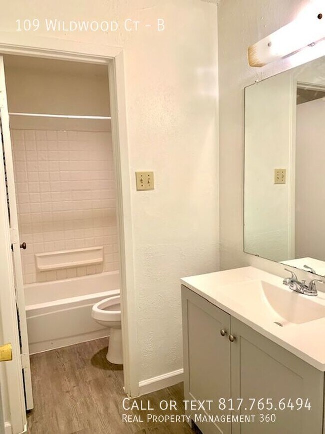 Building Photo - Close to downtown Grapevine