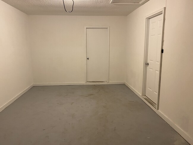 Building Photo - 803 E Oxford Ln