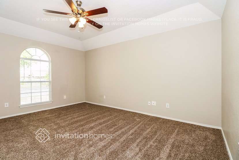 Building Photo - 705 Crestmont Dr