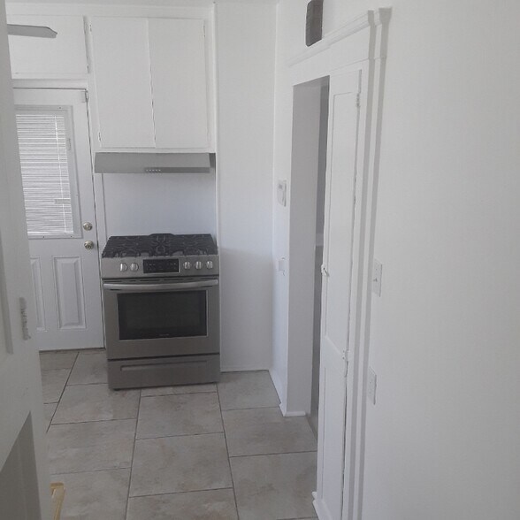 Building Photo - 5345 Trask St