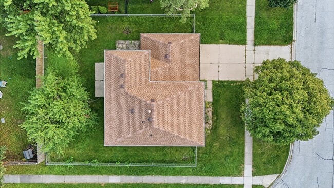 Building Photo - 5039 Chambers Dr