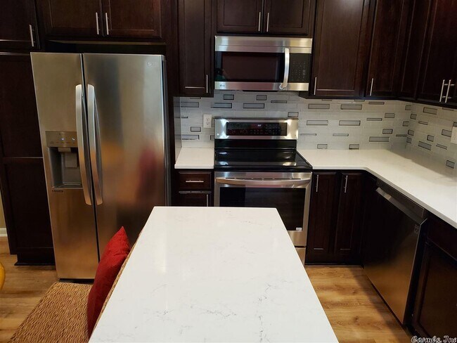 Building Photo - 1201 N Pierce St