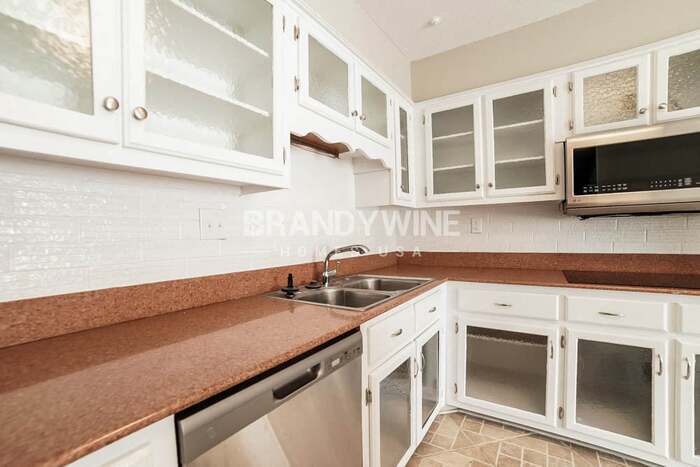 Building Photo - 7477 Stonington Dr