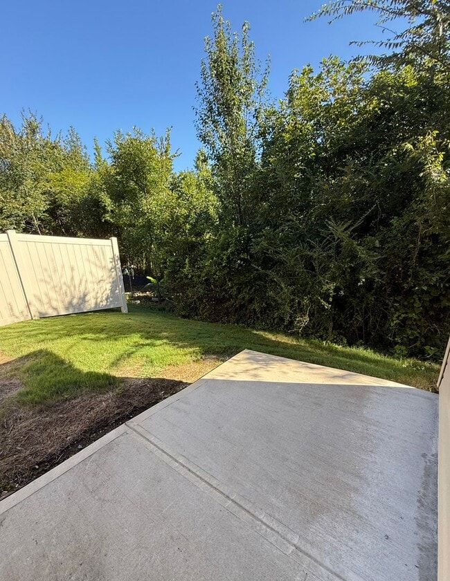 Building Photo - Townhouse for Rent in Hixson