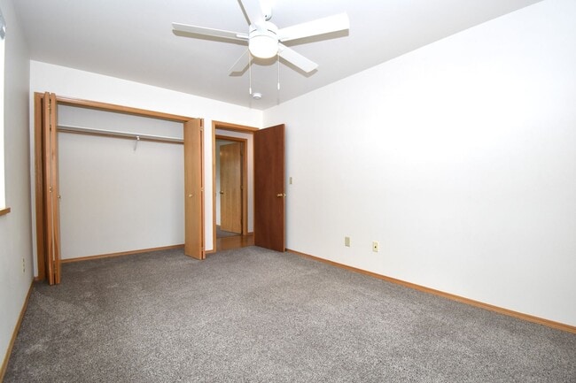 Building Photo - 3BD, 1BA Top Floor Unit
