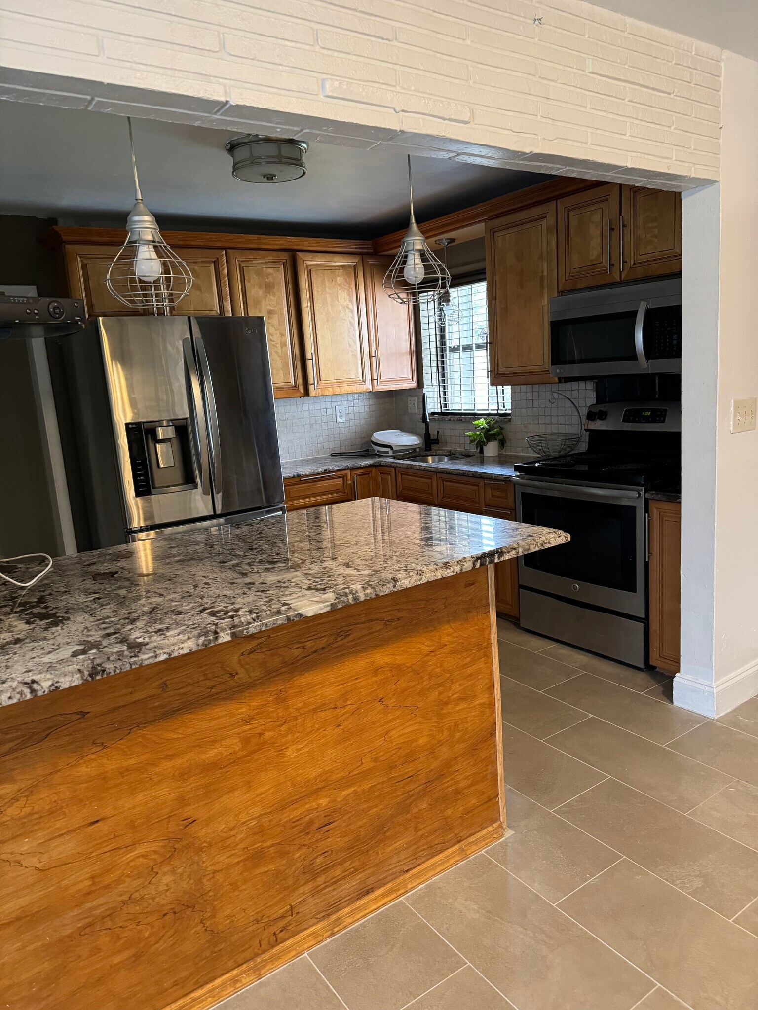 Kitchen Island - 17121 NW 44th Ave