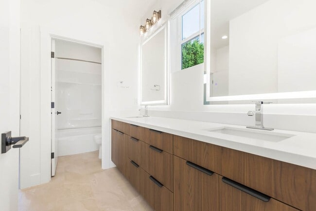 Building Photo - 108 6th St South