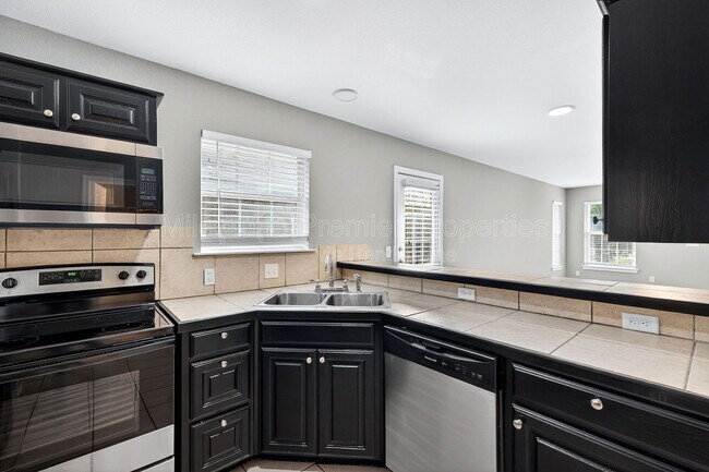 Building Photo - 1021 Rice St