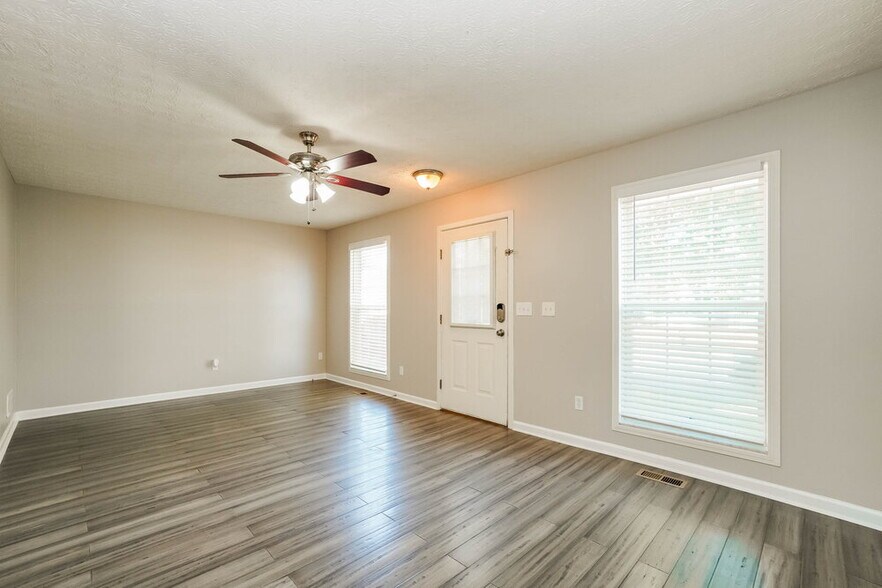 Building Photo - 848 Wallinger Dr