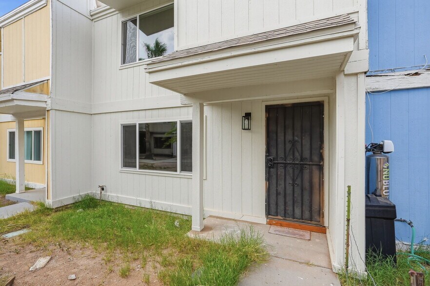 Building Photo - 5846 S Del Moral Blvd