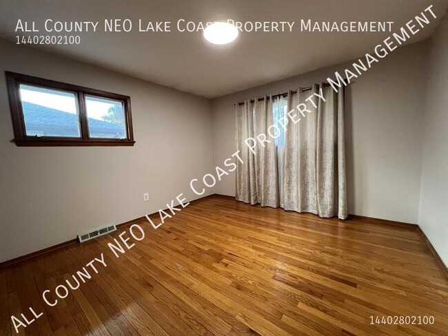 Building Photo - 9953 Shady Ln