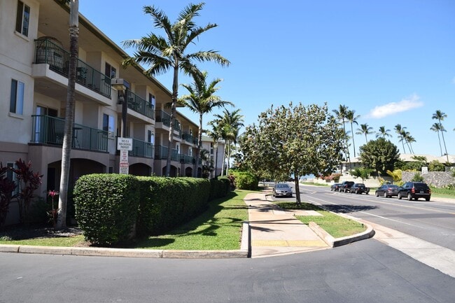 Building Photo - Hale Kanani  - 3bd. 2ba. Furnished Oceanfront Unit Available 4.1.2026 for 10 month lease.