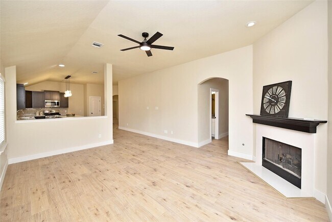 Building Photo - 7715 Butler Lakes Ct