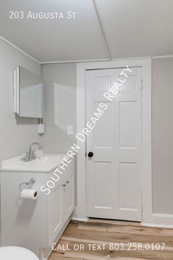 Building Photo - 203 Augusta St