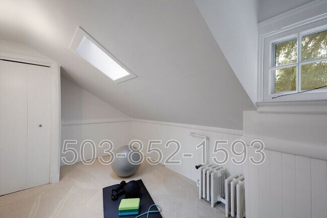 Building Photo - 3707 SW 52nd Pl