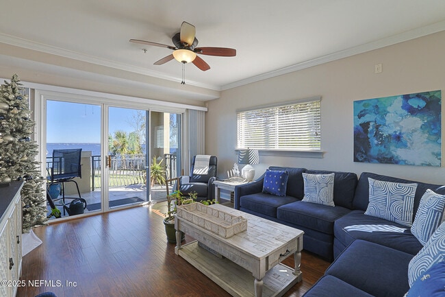 Building Photo - 120 Bay St