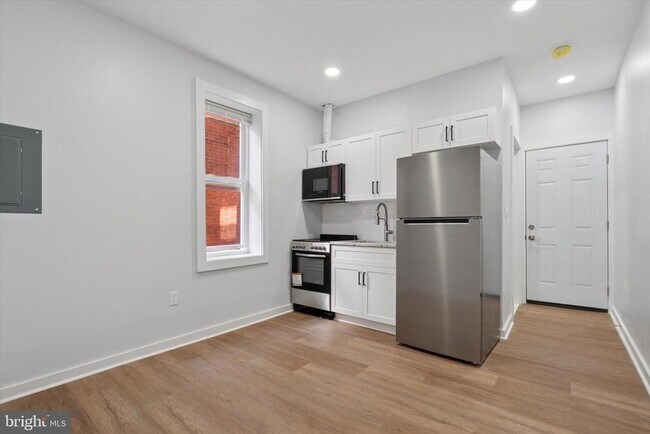 Building Photo - 251 S 44th St