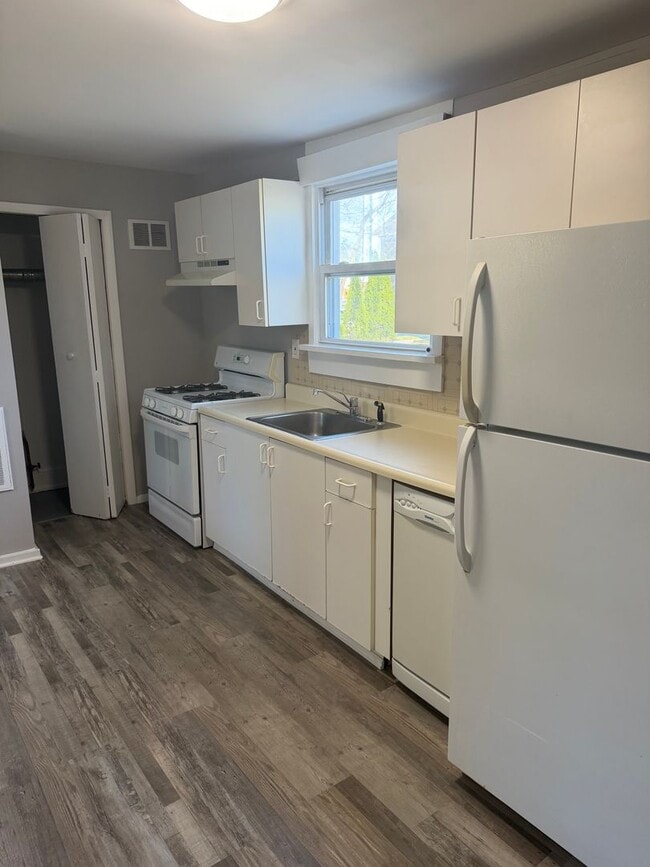 Building Photo - 332-334 Cincinnati Ave