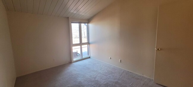 Building Photo - Two-Bedroom Condo| Parking + WiFi Included!