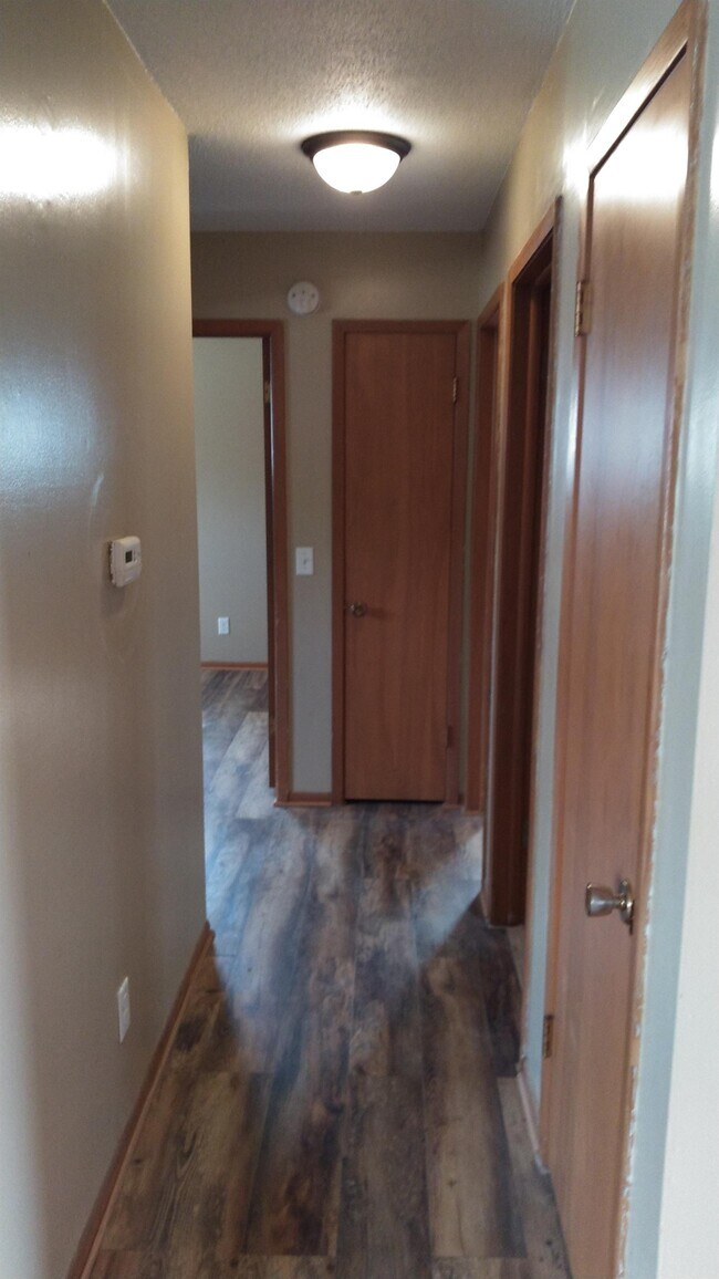 Building Photo - 1915 E Dodge St