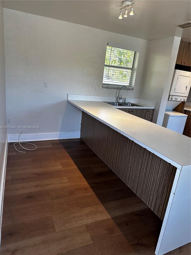 Building Photo - 5903 N Miami Ave