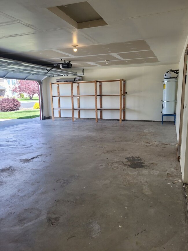 Building Photo - August Rent FREE - 4 Bedroom / Triple Car Garage