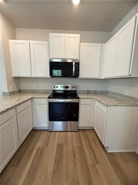 Building Photo - 5980 Skylar Dr