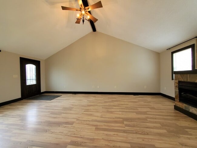 Building Photo - 1915 Little Ave