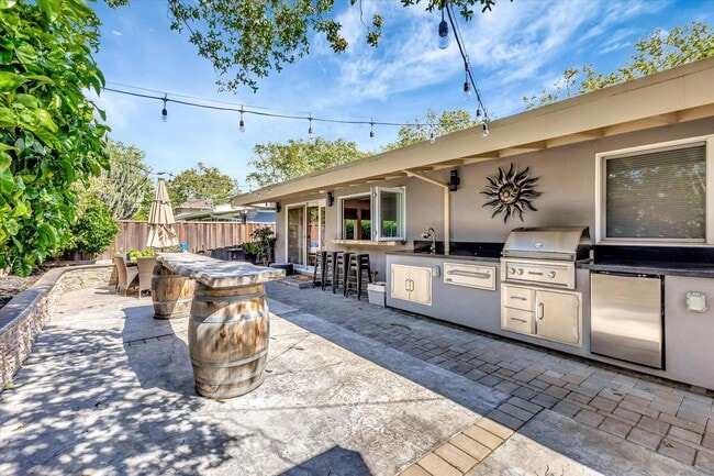 Building Photo - Gorgeous Vibrant Home In Santa Clara