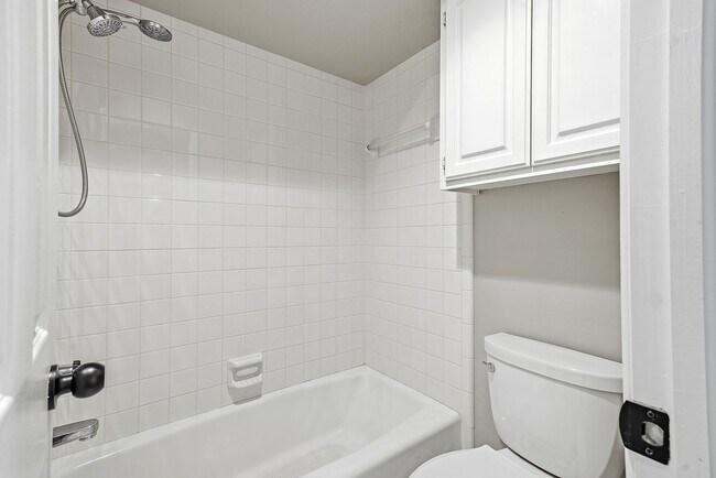 Building Photo - 408 W Fairway Ct