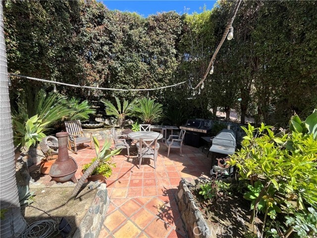 Building Photo - 845 Temple Hills Dr