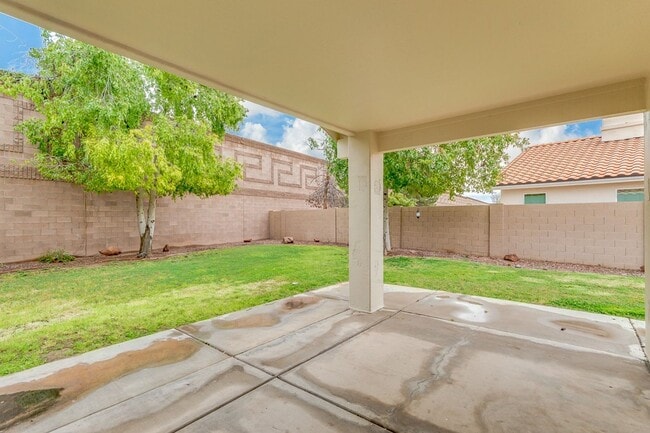 Building Photo - Pecos Ranch Beauty!