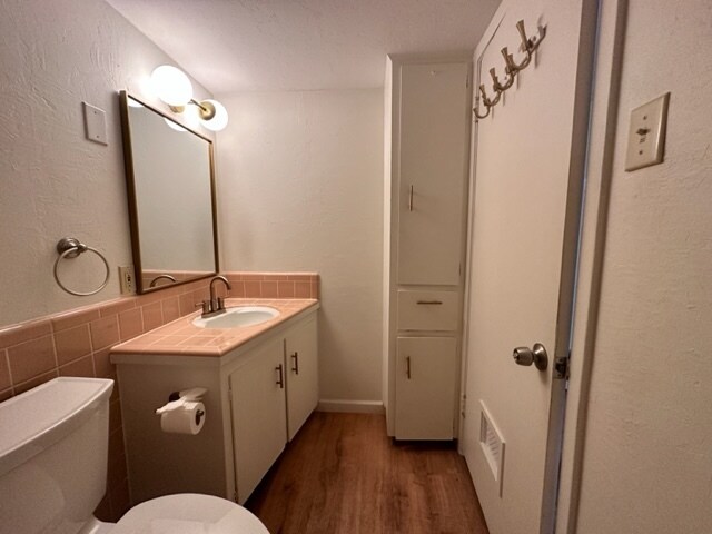 Building Photo - 1304 Mariposa Dr