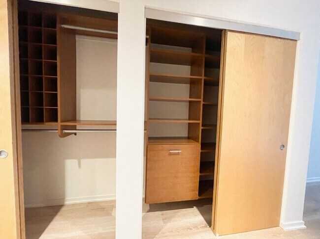 Building Photo - Dogpatch: Exceptional 1 Bed 1.5 Bath Condo @ Esprit Park with Garage Parking and Storage