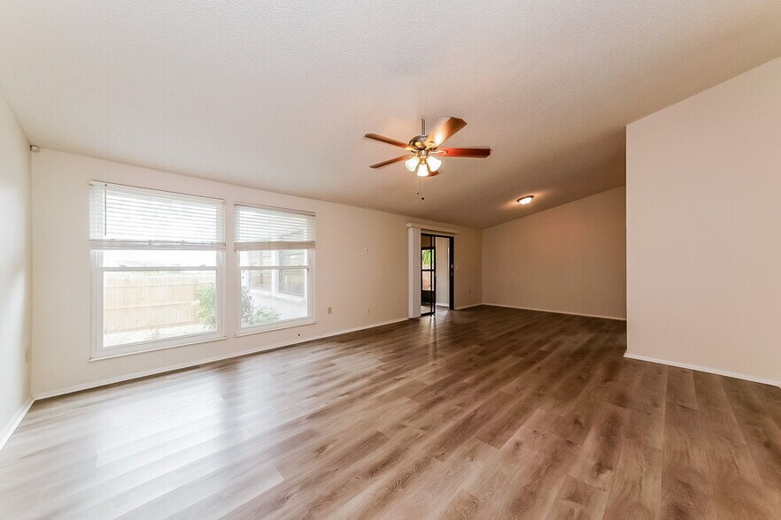 Building Photo - 6205 37th Ave W