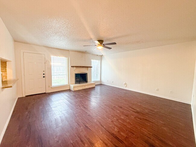 Building Photo - 612-614 Towne House Ln