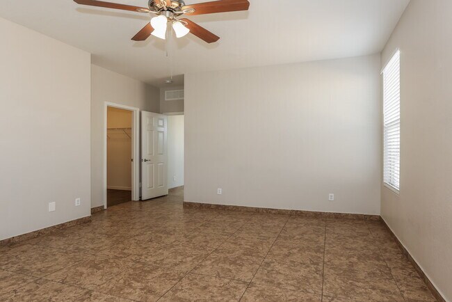 Building Photo - 3014 W Donner Dr