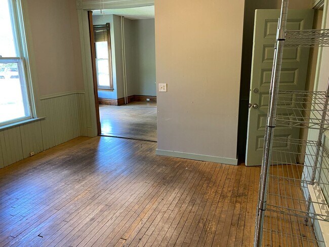 Building Photo - In the Heart of Dinkytown - Amazing 6 bedroom Victorian Rental Home,  Fall 2026!