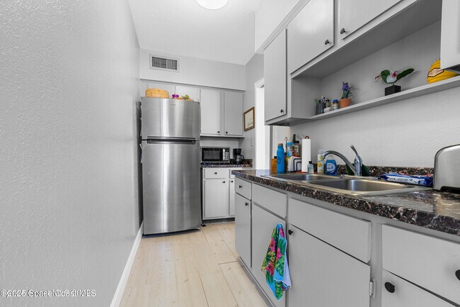 Building Photo - 250 N Banana River Dr