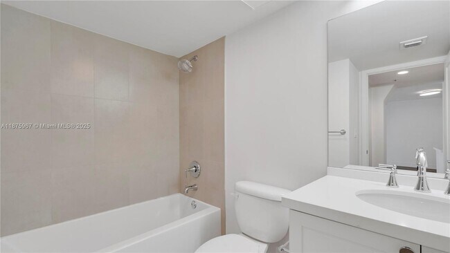 Building Photo - 555 NE 34th St