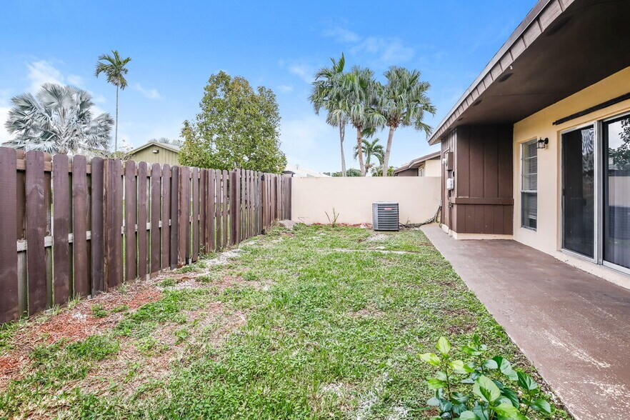 Building Photo - 11010 SW 123rd Ave