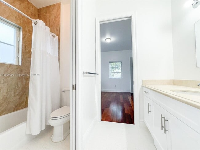 Building Photo - 10170 SW 75th Pl