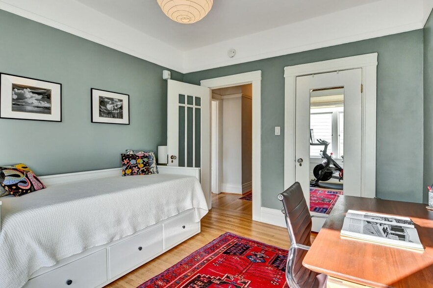 Building Photo - 2299 Sacramento St