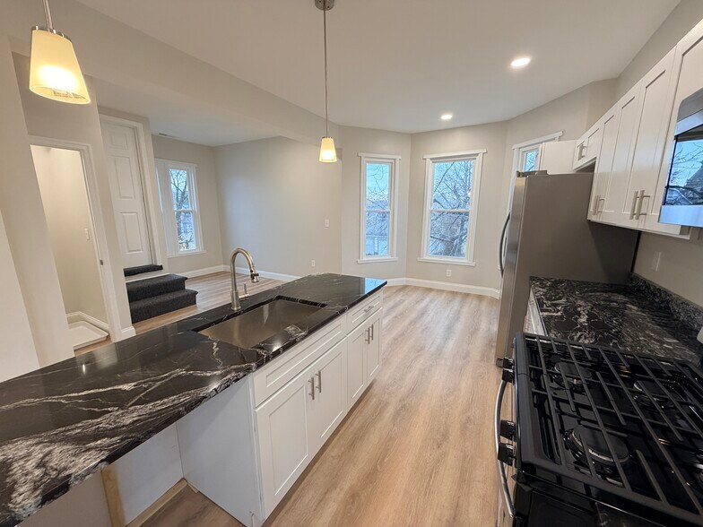 Building Photo - 3 E Overlea Ave