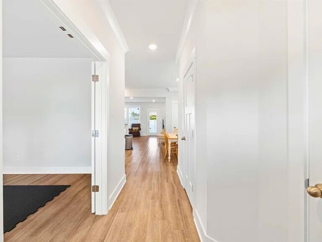 Building Photo - 109 Shallons Dr