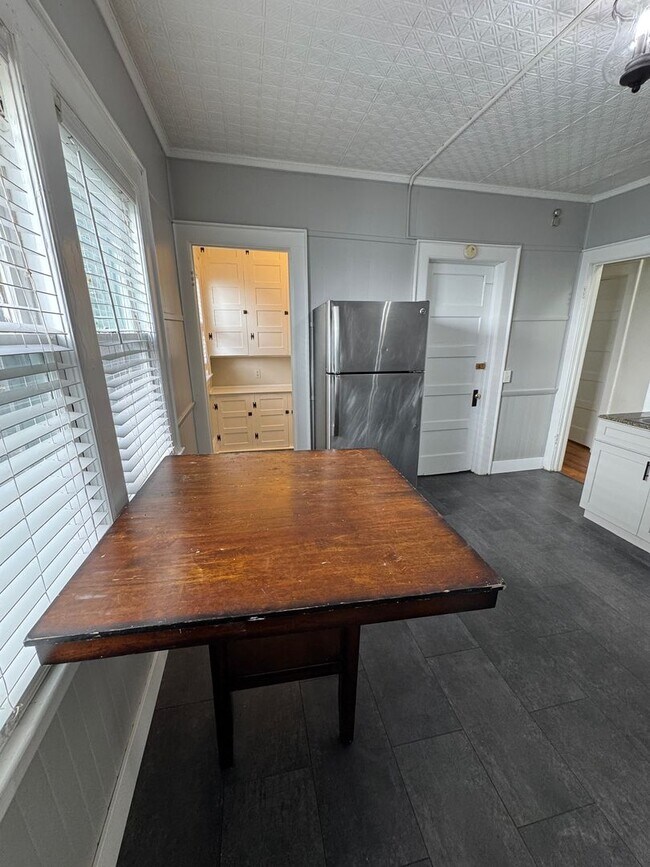 Building Photo - 825-827 Westcott Street