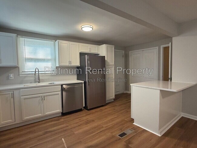 Building Photo - 3224 Forrest Hills Dr SW