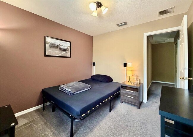 Building Photo - 1720 Retreat View Cir