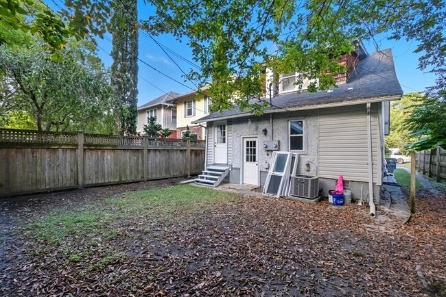 Building Photo - 609 Baldwin Ave