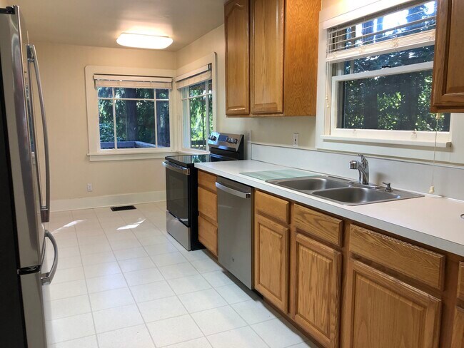 Building Photo - 8528 SW 35th Ave
